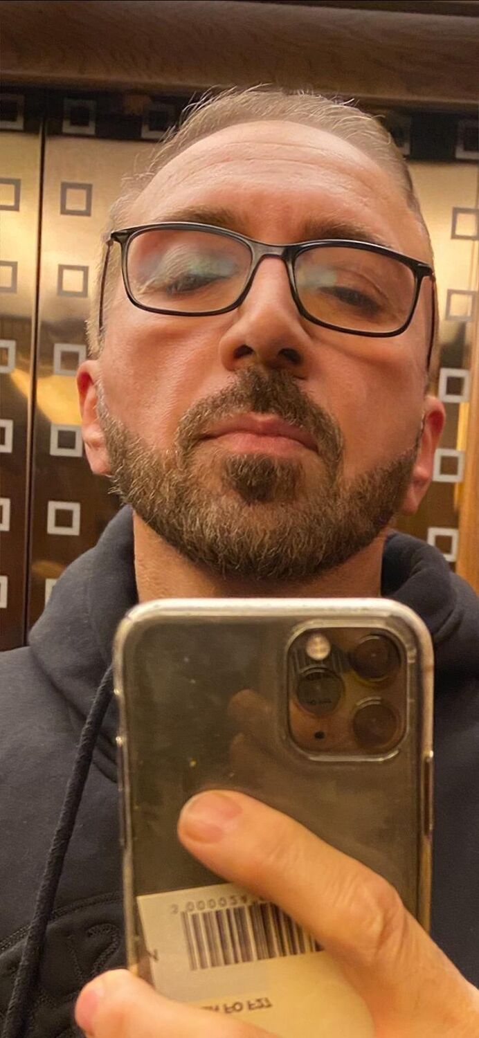  49864560  Antonio, 40 ,    