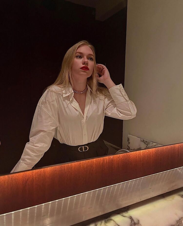  27412670  , 22 ,    -