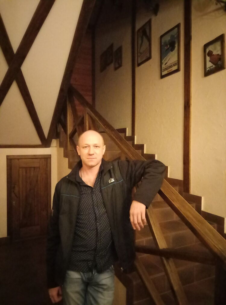  11033670  Sergey, 47 ,    