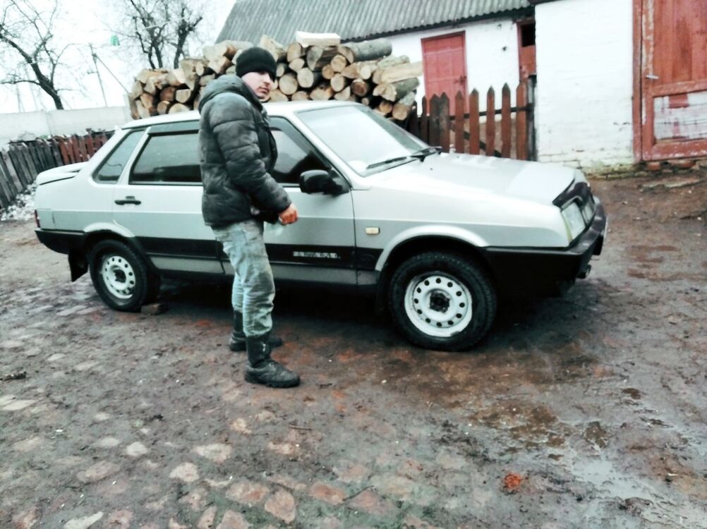  19442580  Volodymyr, 32 ,    