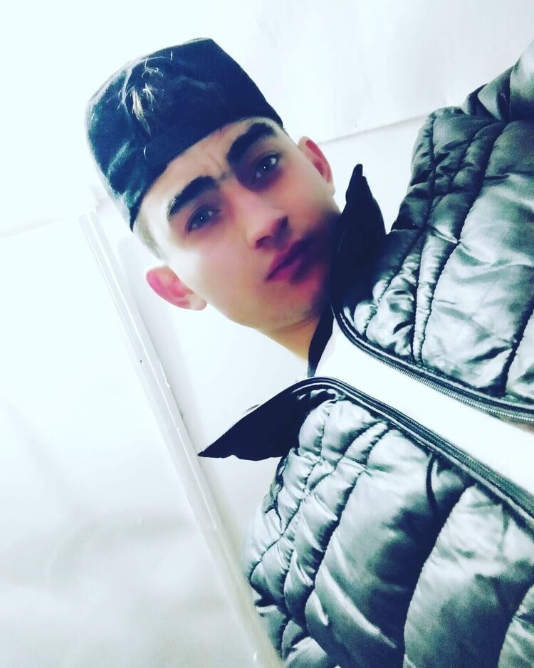  32545410  Valera, 24 ,    