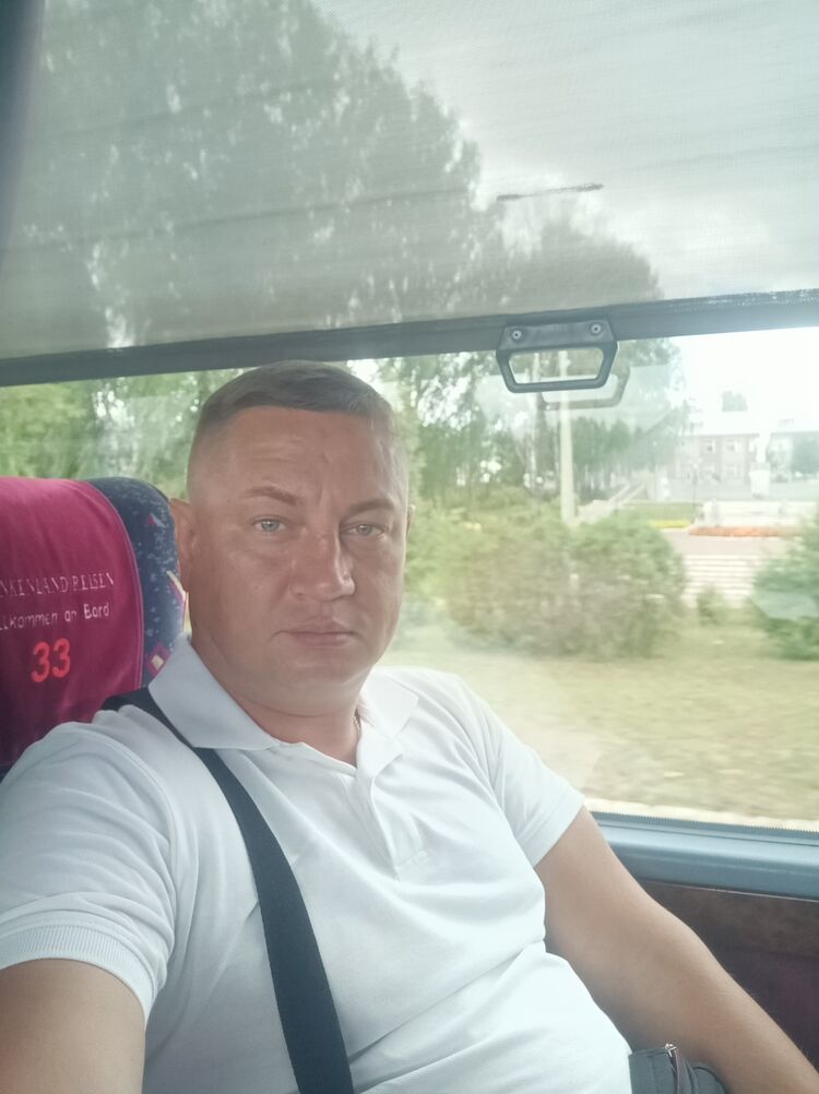 29207730  Andru, 43 ,    