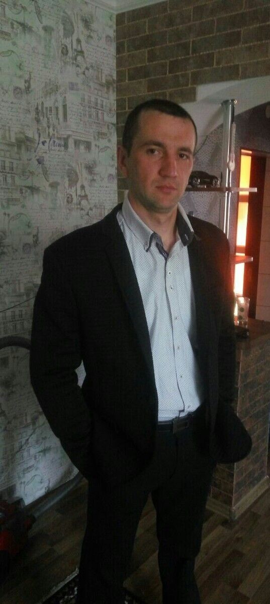  ,   Alex, 36 ,   