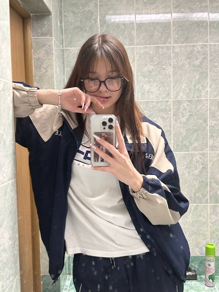  50425240  , 19 ,    
