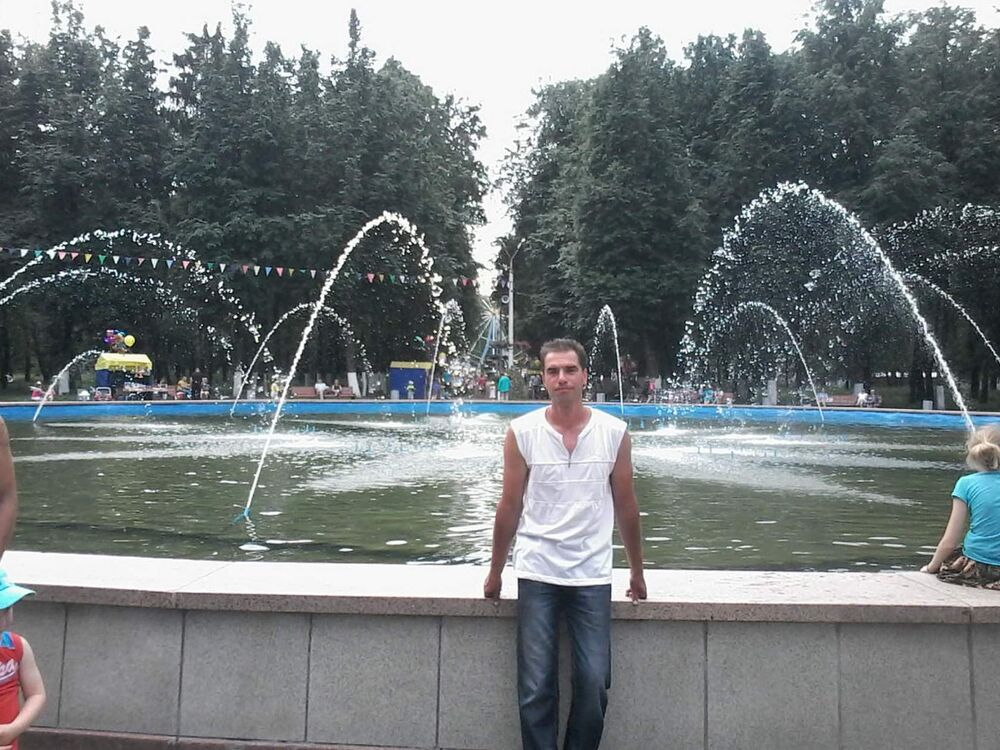  37295210  Alexander, 48 ,    