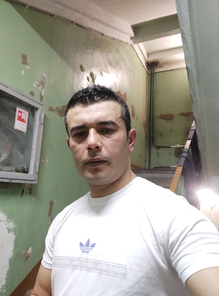  49236440  Poyraz, 35 ,    