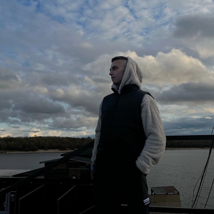  38944220  Sergey, 22 ,    