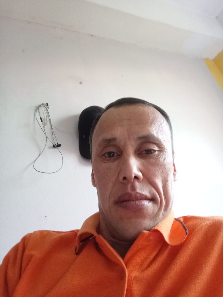  38952200  Utkir, 46 ,    