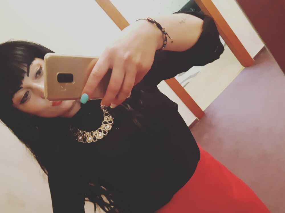  ,   Veronicka, 32 ,  