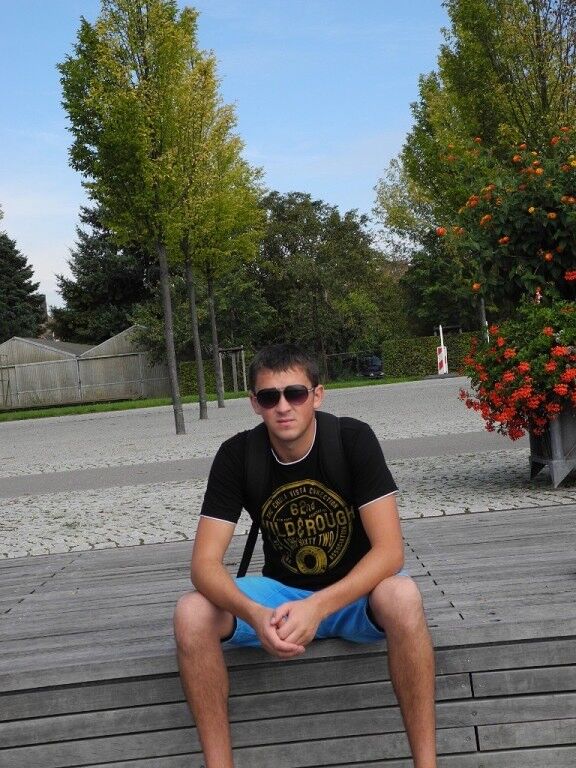  ,   Artem, 36 ,   