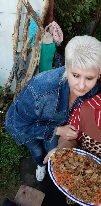  29676730  Elena, 53 ,    