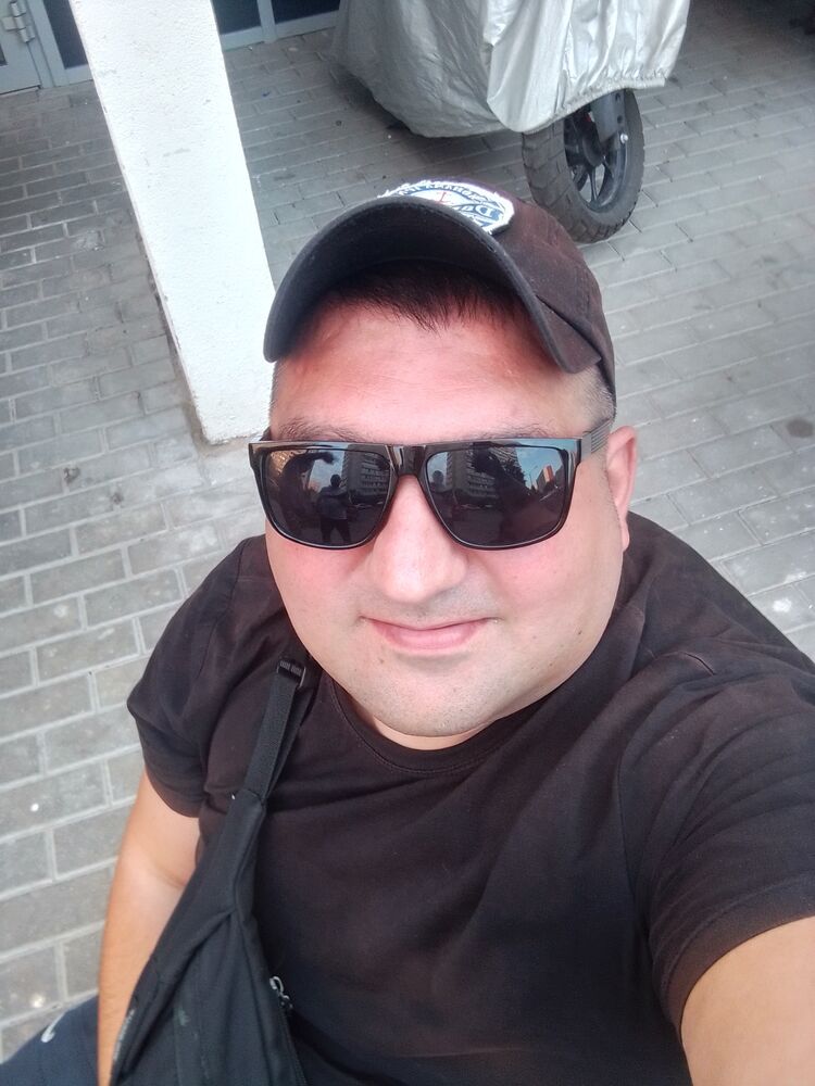  45790150  Arsen, 37 ,    