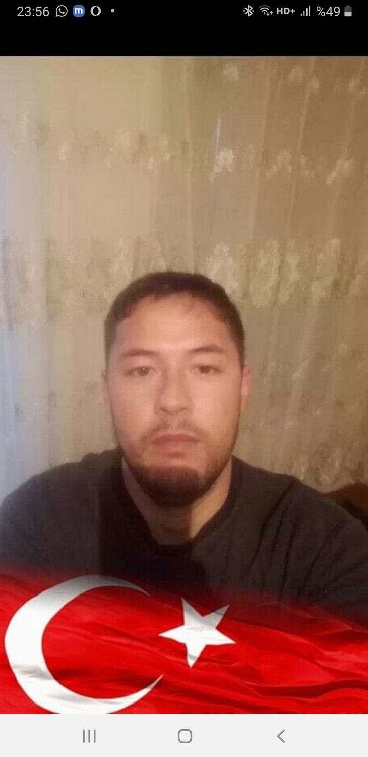  37617400  Tahir, 40 ,    