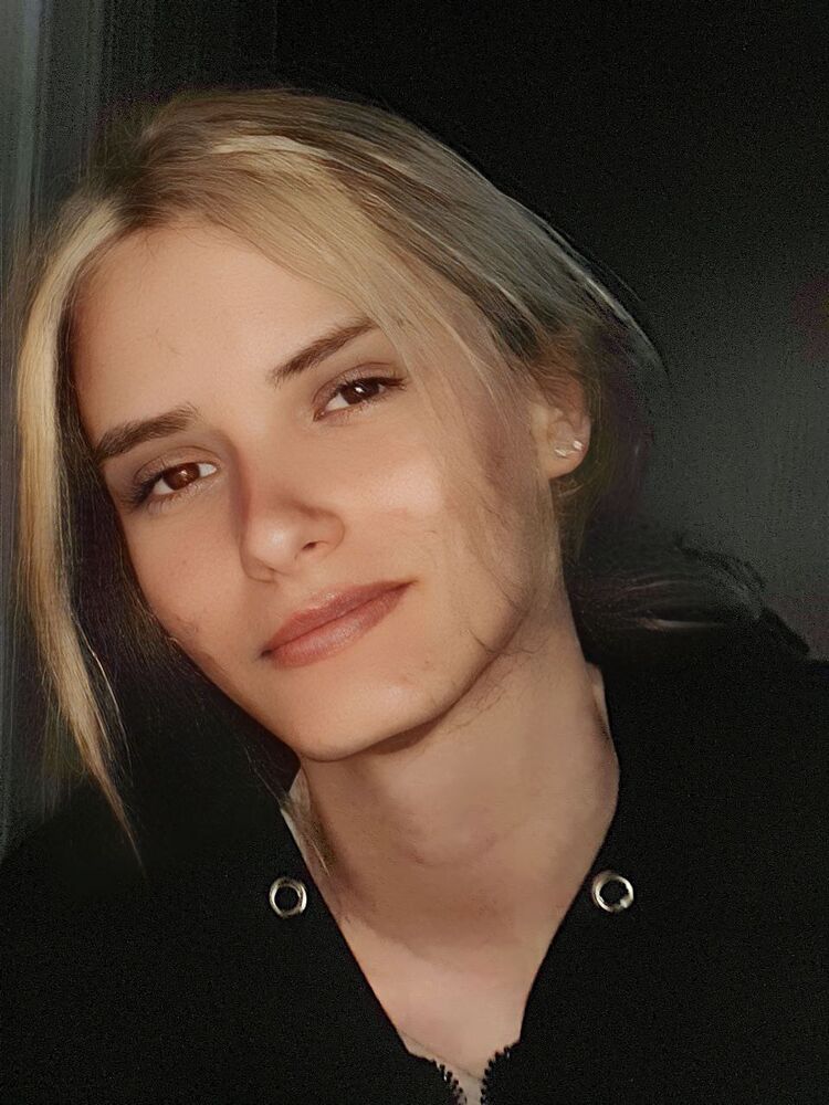  44558710  Ekaterina, 20 ,    