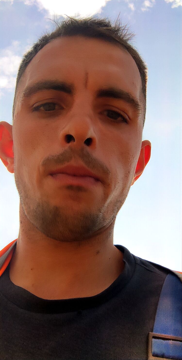  37875510  Alexander, 31 ,    