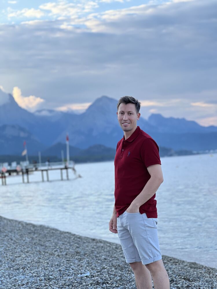  ,   Idris, 25 ,   ,   
