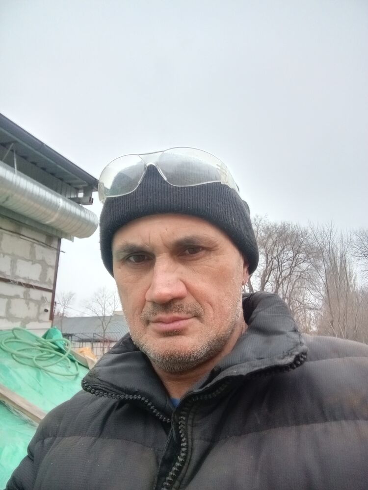  52984140  Petr, 47 ,    