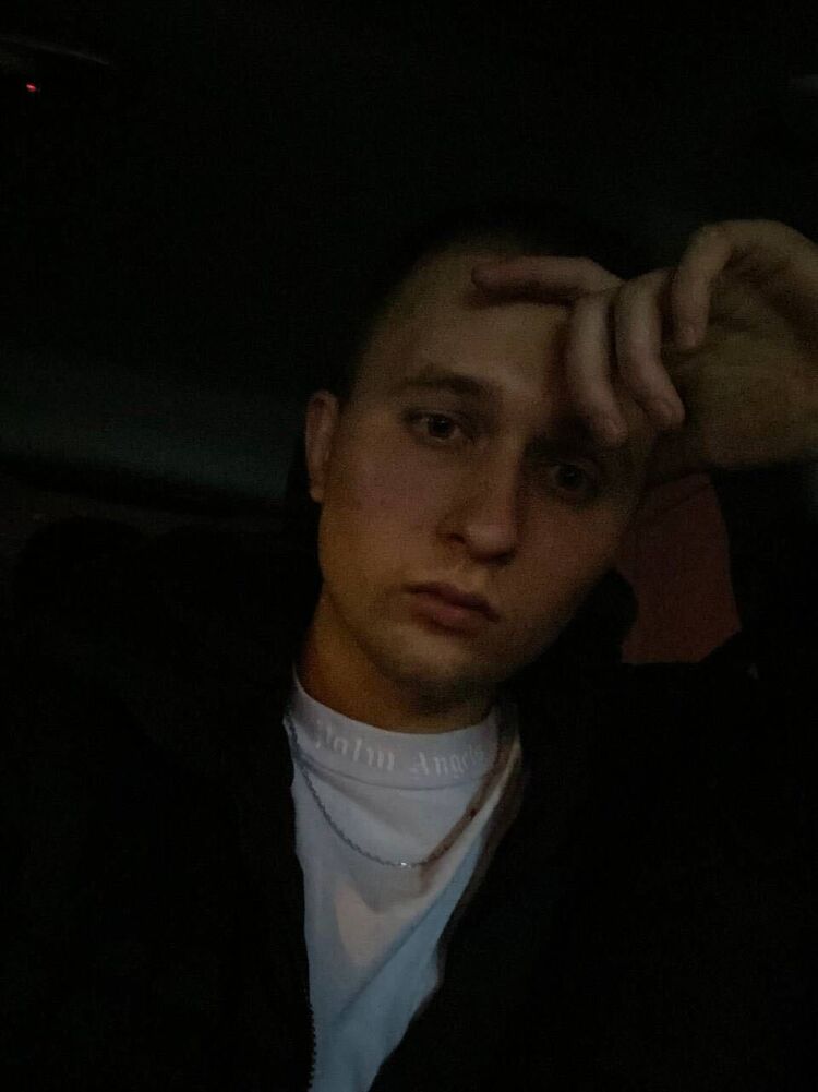  30989670  Konstantin, 27 ,    