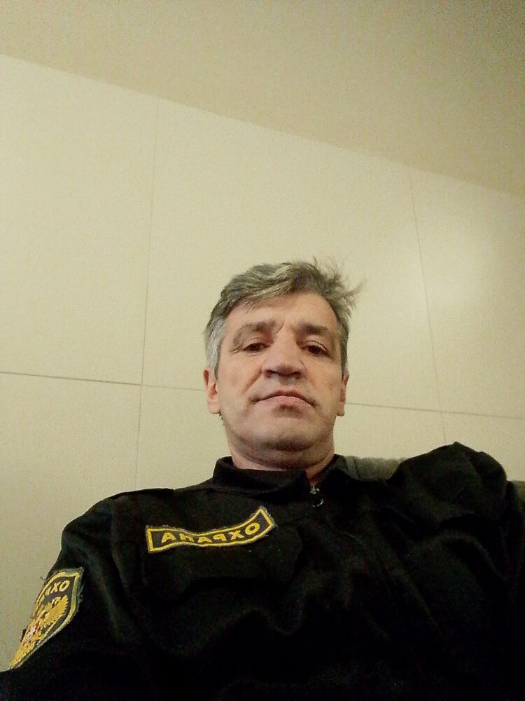 48179160  Aliks, 52 ,    