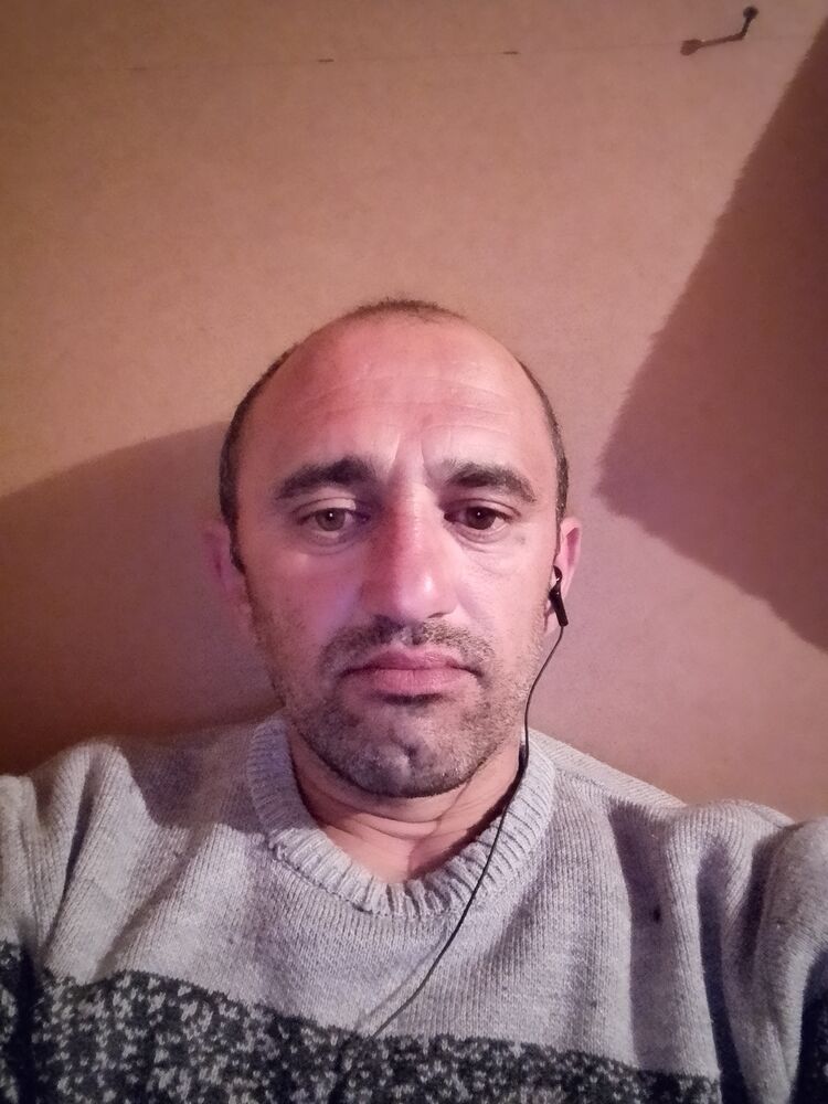  43236840  Karo, 48 ,    