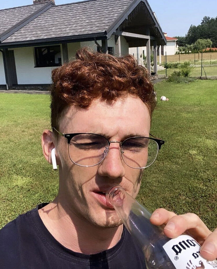  30989530  Sasha, 22 ,    