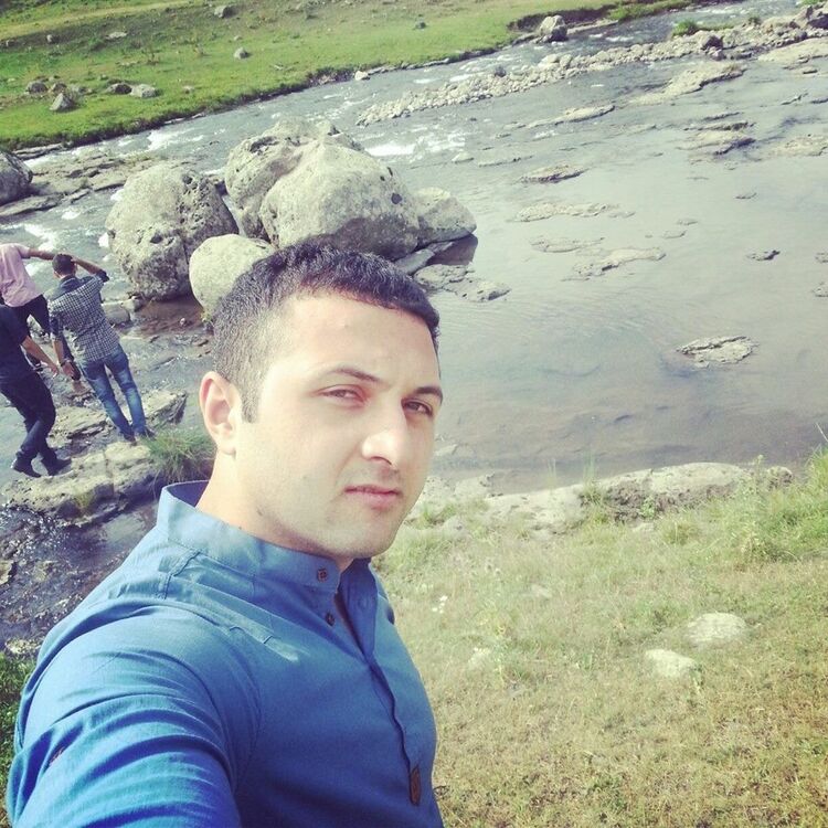  5945000  Ayaz, 34 ,    