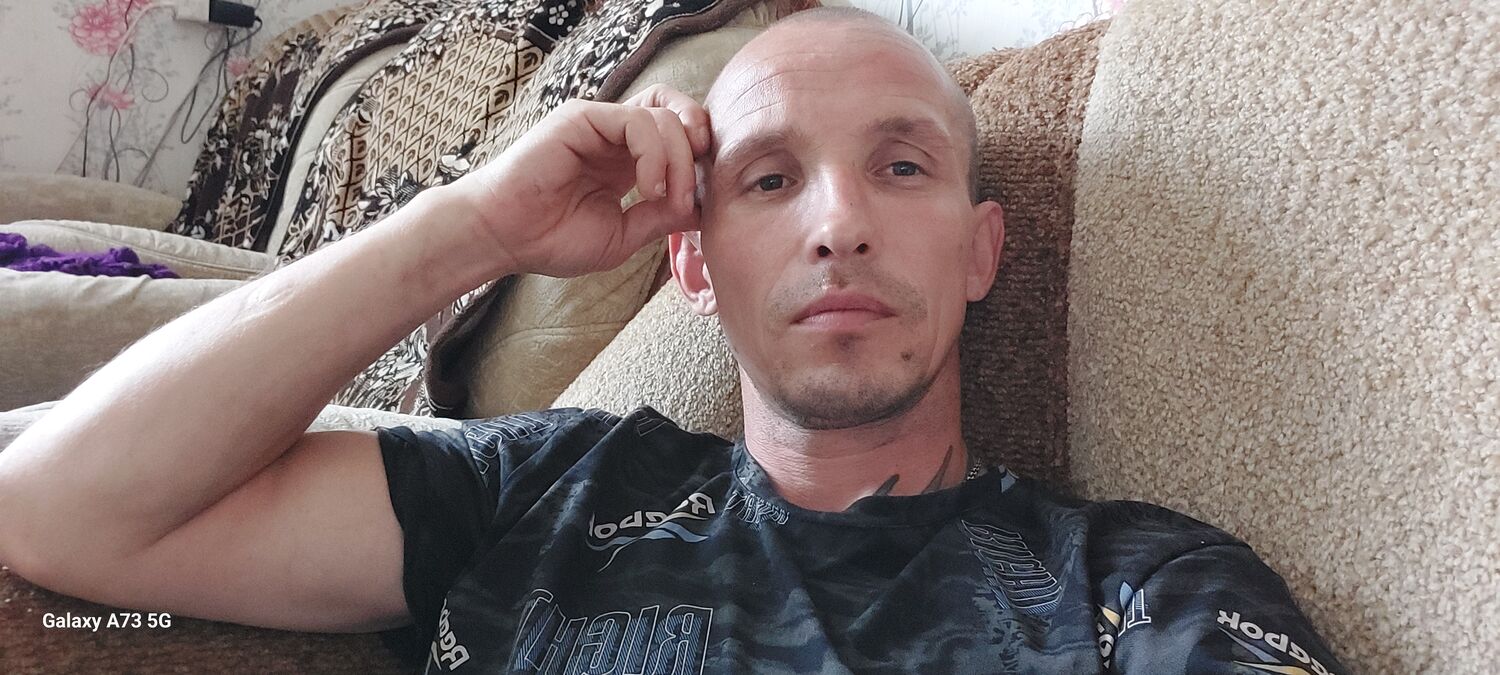  45192240  Ivan, 39 ,    