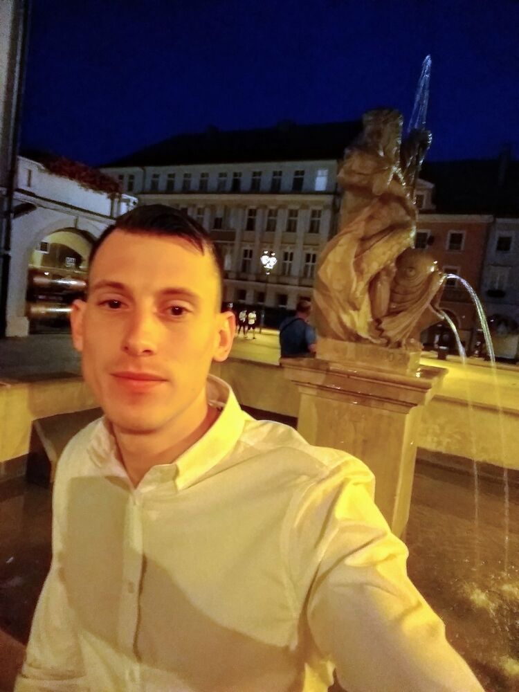  17586970  Alexander, 33 ,    