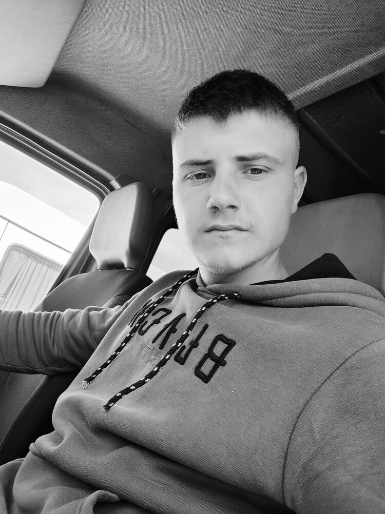  27715530  Iura, 23 ,    