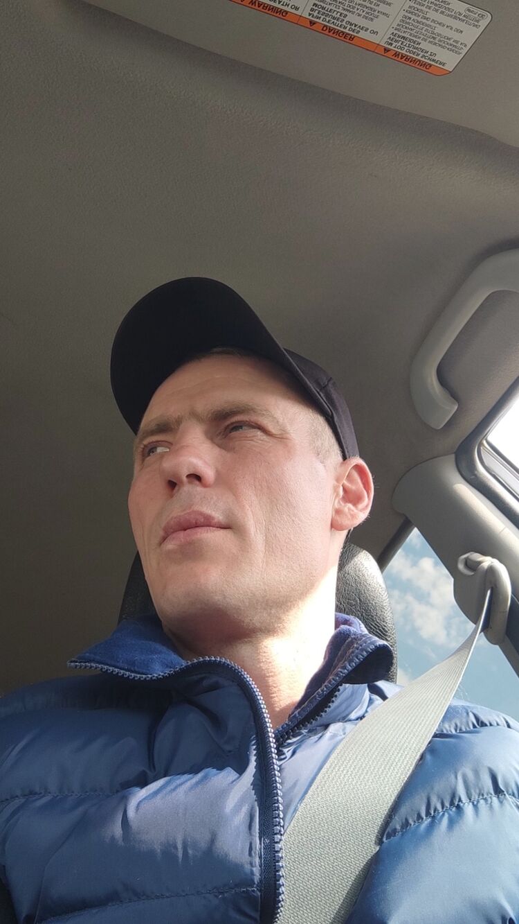  37735640  Oleg, 40 ,    
