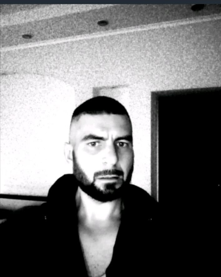  47301160  Timur, 42 ,    