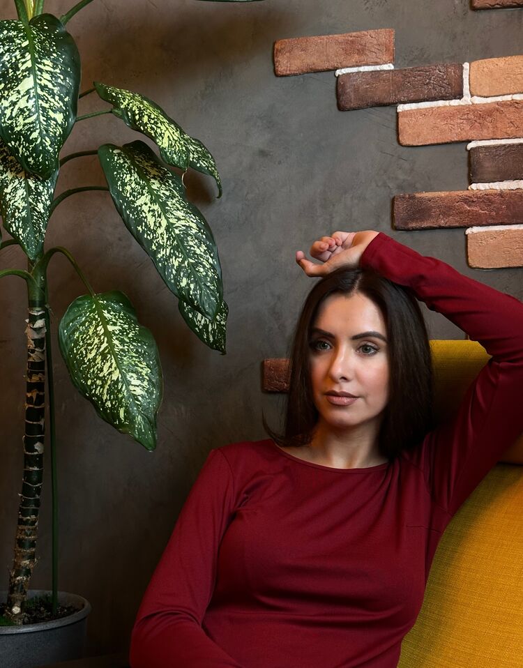  ,   Viktoria, 40 ,   c 