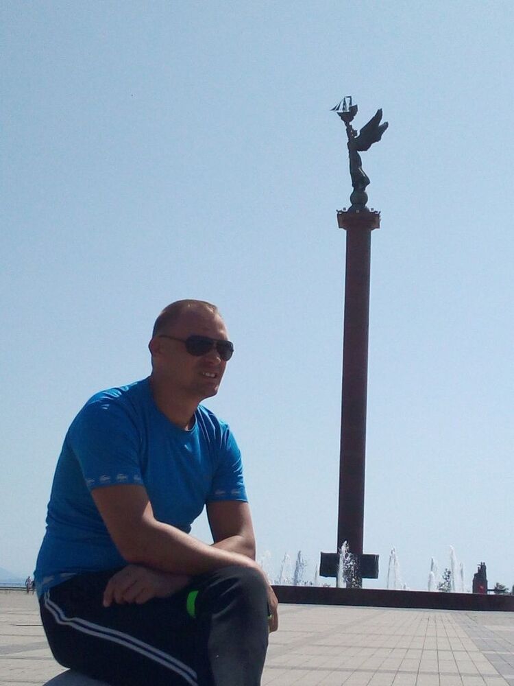  --,   Maks, 42 ,   ,   , c , 