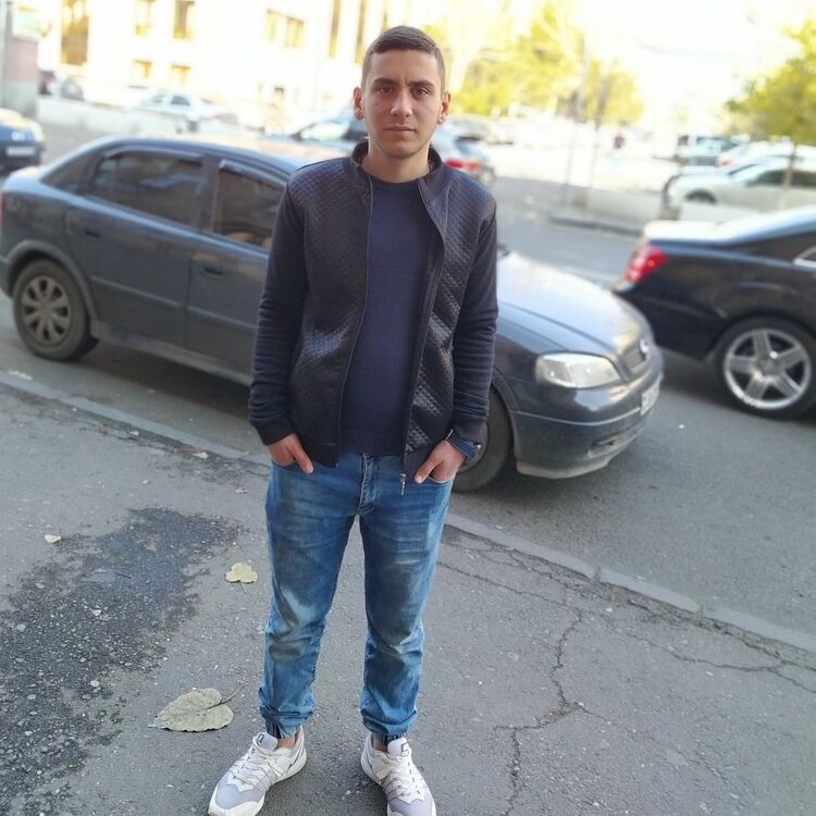  18781580  Aram, 24 ,    