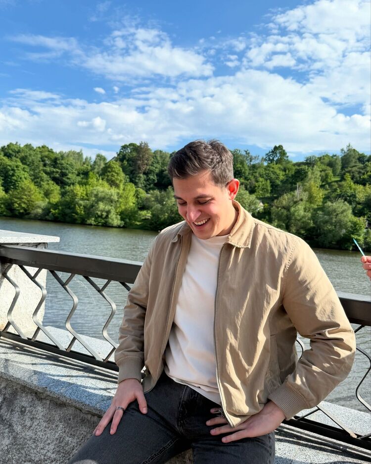  54488880  Armen, 26 ,    