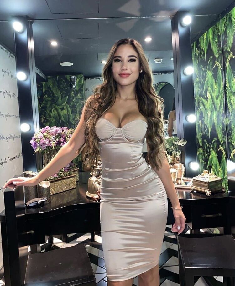  47482350  Christelle, 35 ,    