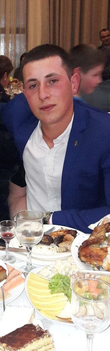  16607870  Arshak, 26 ,    