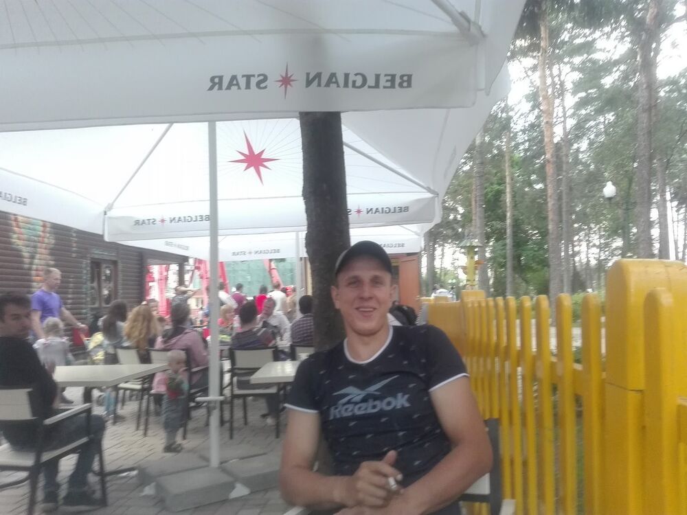  ,   Oleg, 32 ,   