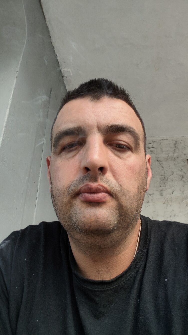  53493070  Andrei, 41 ,    