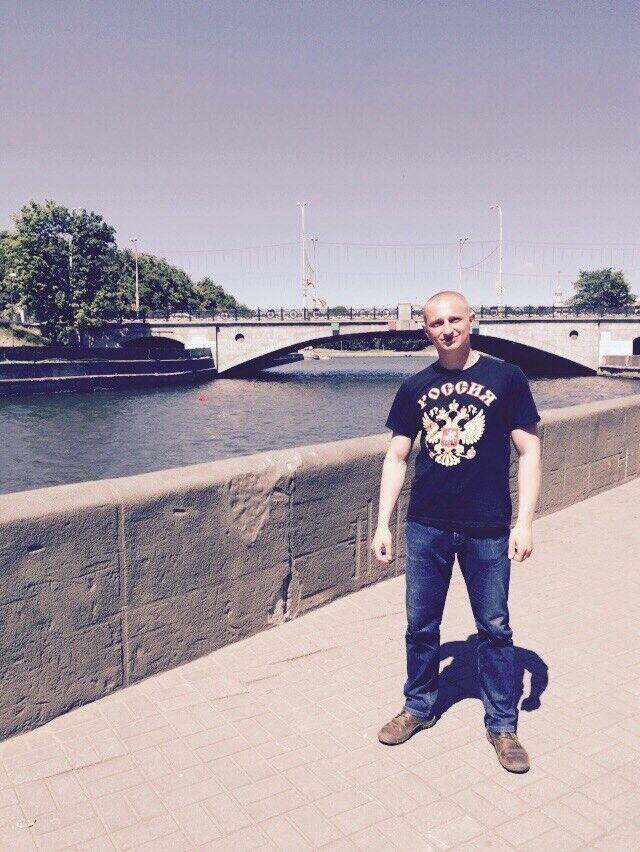  ,   Artur, 33 ,     , c 