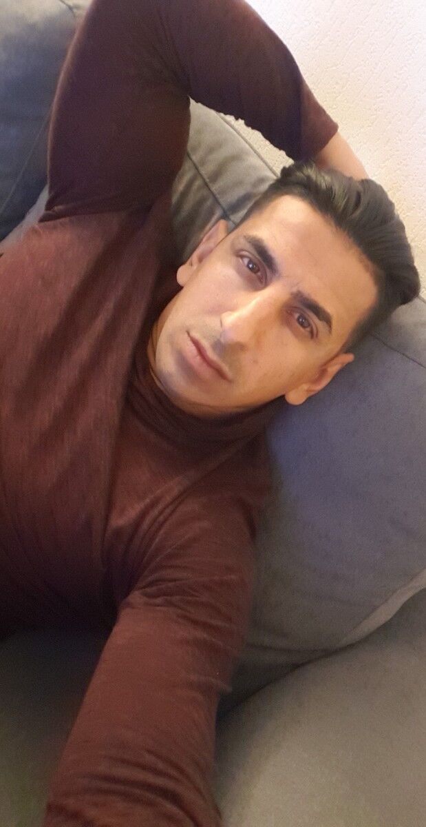  18585730  Alex, 42 ,    