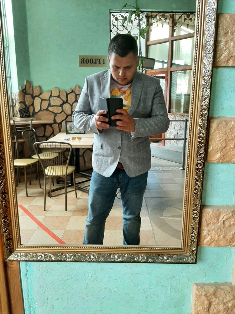  31194990  Ivan, 32 ,    