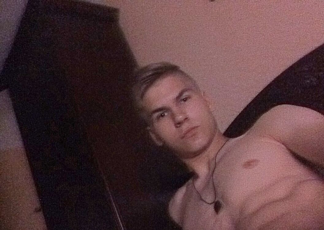  8633530  Maksim, 31 ,     