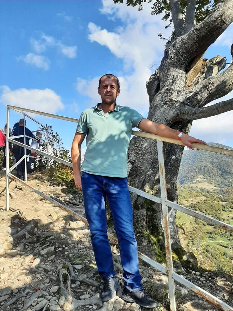  33849270  Oleg, 46 ,    Praha