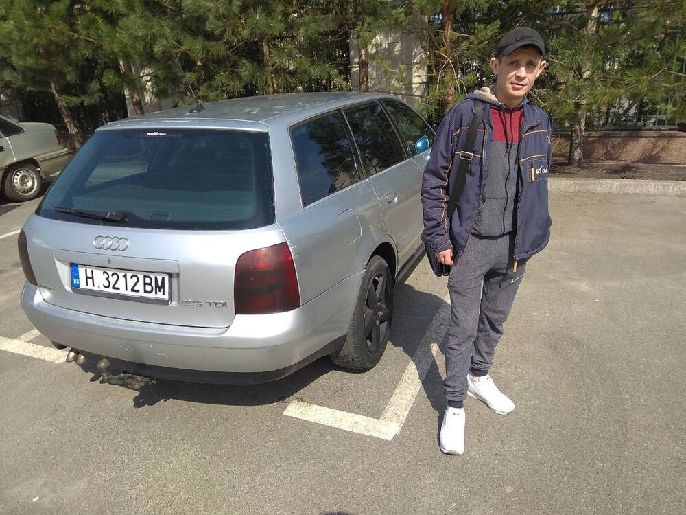  ,   Viktor, 41 ,   ,   , c , 