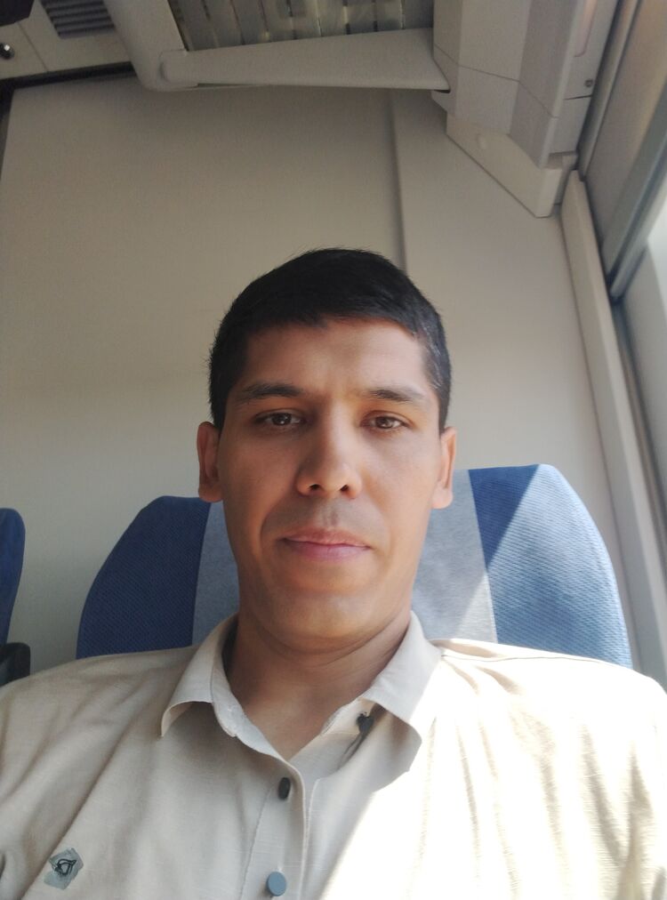  44270980  Shuhrat, 35 ,    