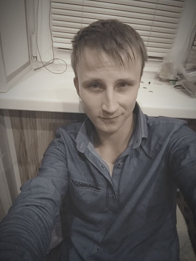  14773740  Viktor, 33 ,    