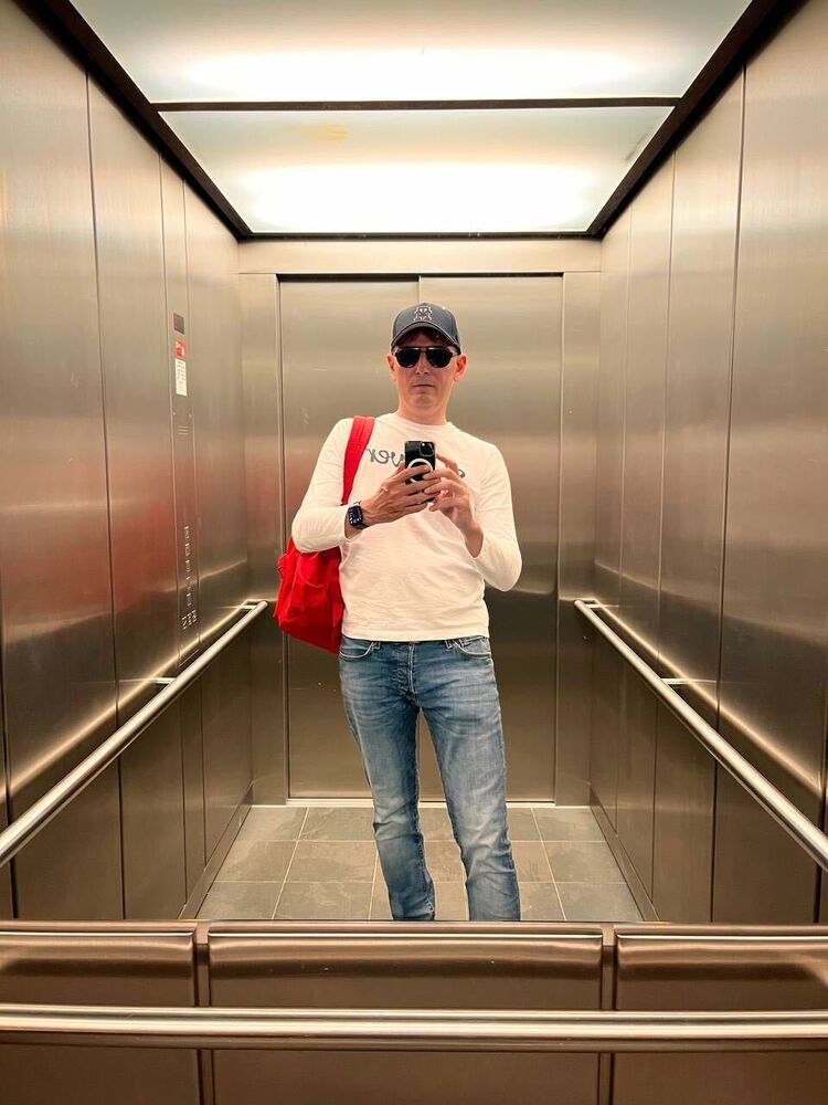  53736900  Aleksei, 43 ,    