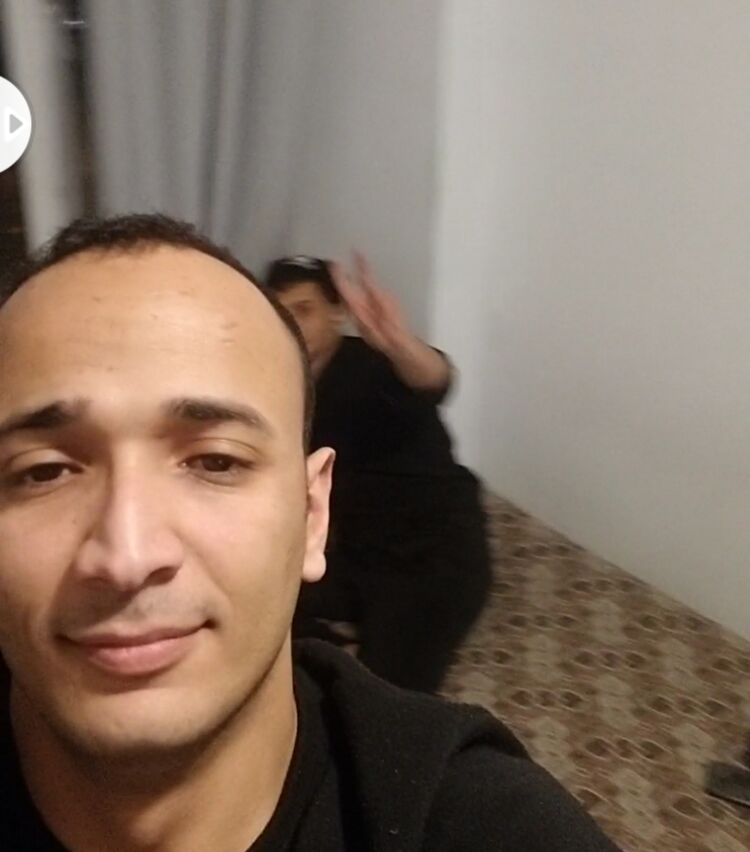  54278880  Abdoll, 27 ,    