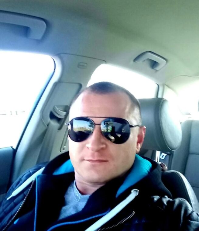  49844120  Denis, 43 ,    